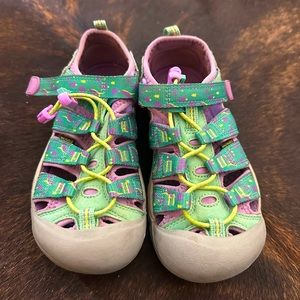 *Excellent Condition* Youth Sz 1 Keen